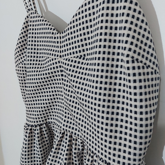 Chelsea28 Gingham Peplum Tank White and Navy - Picture 6 of 13